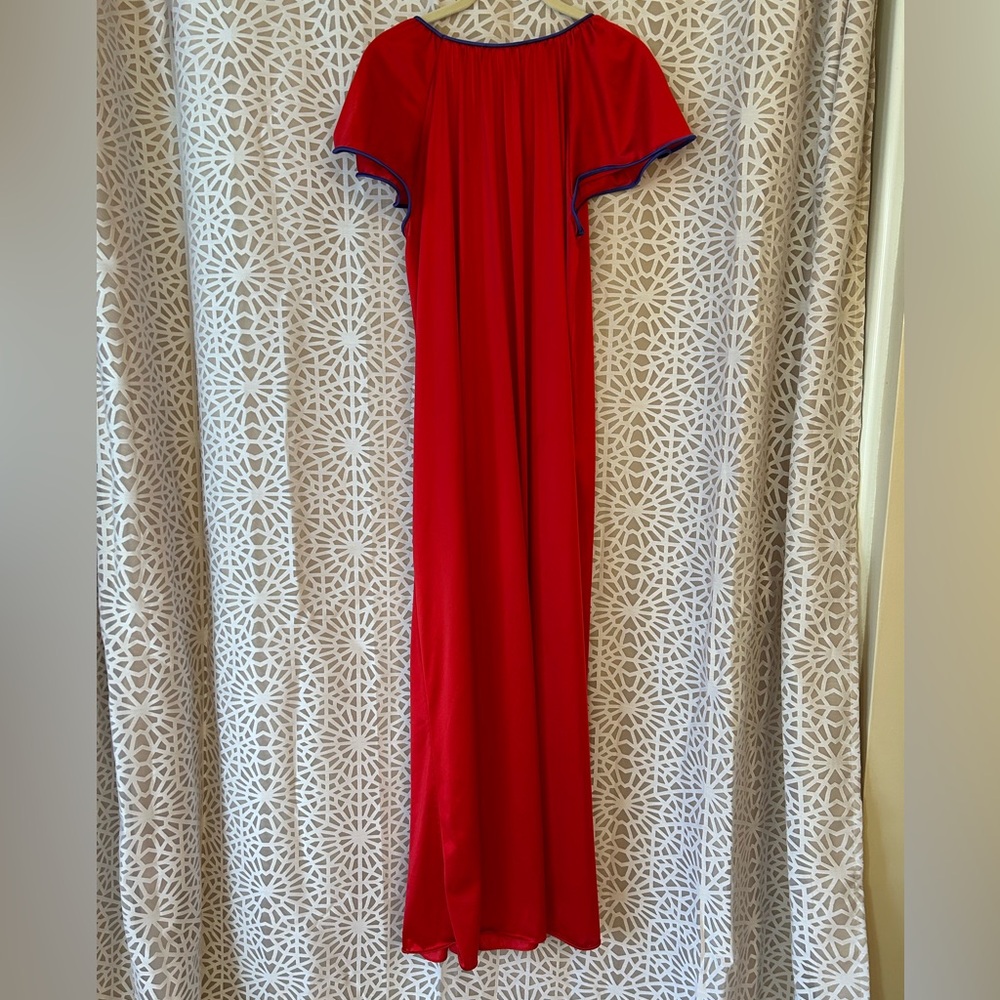 Vintage Vanity Fair Nightgown - Picture 4 of 10